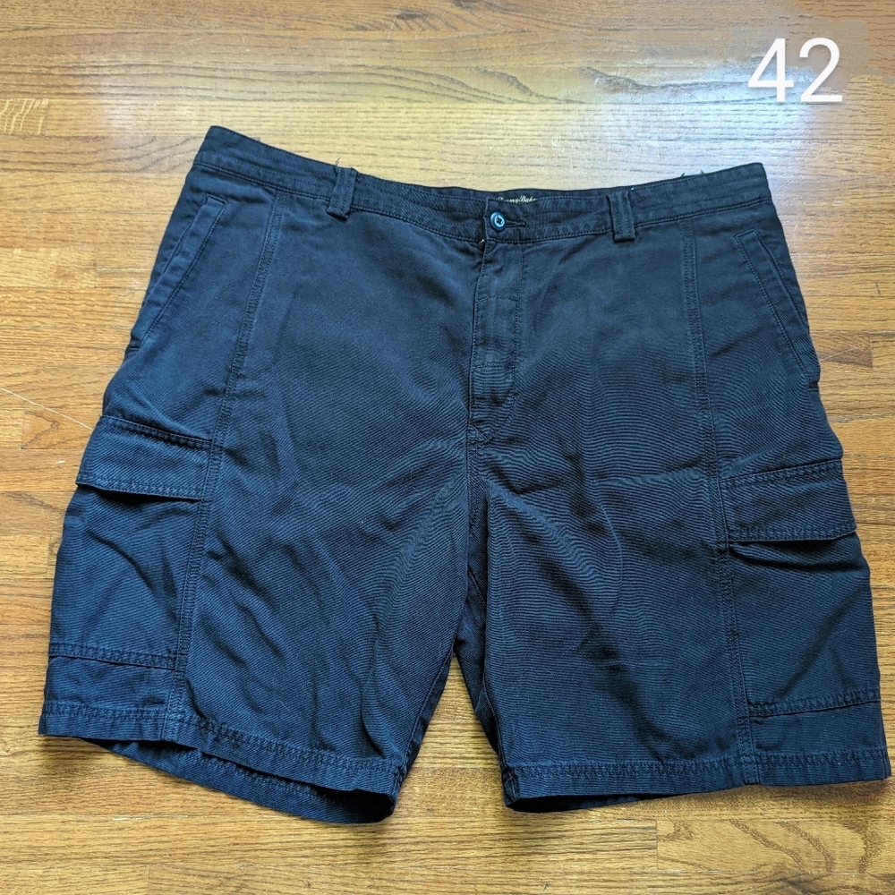 Tommy Bahama | Men's 10" Cargo Relax Shorts | Navy | 42
